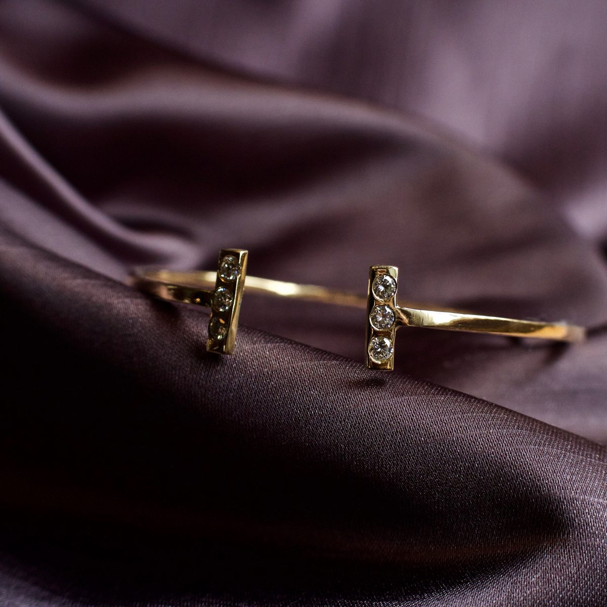 5-c-yourliri-jewellery-gold-and-diamond-T-bangle-2-scaled.jpg